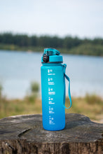 Afbeelding in Gallery-weergave laden, Motiverende waterfles met fruitfilter / Proteïne shaker Blue