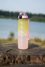 Afbeelding in Gallery-weergave laden, Motiverende waterfles met fruitfilter / Proteïne shaker Sunny yellow