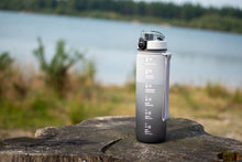 Afbeelding in Gallery-weergave laden, Motiverende waterfles met fruitfilter / Proteïne shaker Black edition