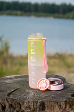 Afbeelding in Gallery-weergave laden, Motiverende waterfles met fruitfilter / Proteïne shaker Sunny yellow