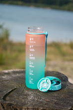 Afbeelding in Gallery-weergave laden, Motiverende waterfles met fruitfilter / Proteïne shaker Spring green