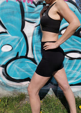 Afbeelding in Gallery-weergave laden, Highwaist shorts off grid