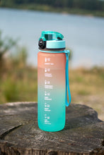Afbeelding in Gallery-weergave laden, Motiverende waterfles met fruitfilter / Proteïne shaker Spring green
