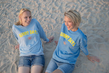 Afbeelding in Gallery-weergave laden, &quot;Sunny Days&quot; sweater (licht blauw)
